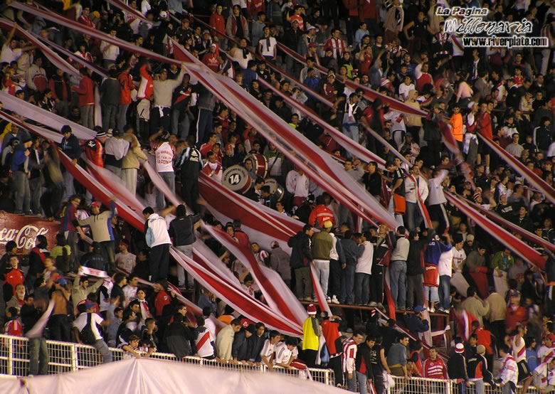River Plate vs Liga Universitaria de Quito (LIB 2005) 5